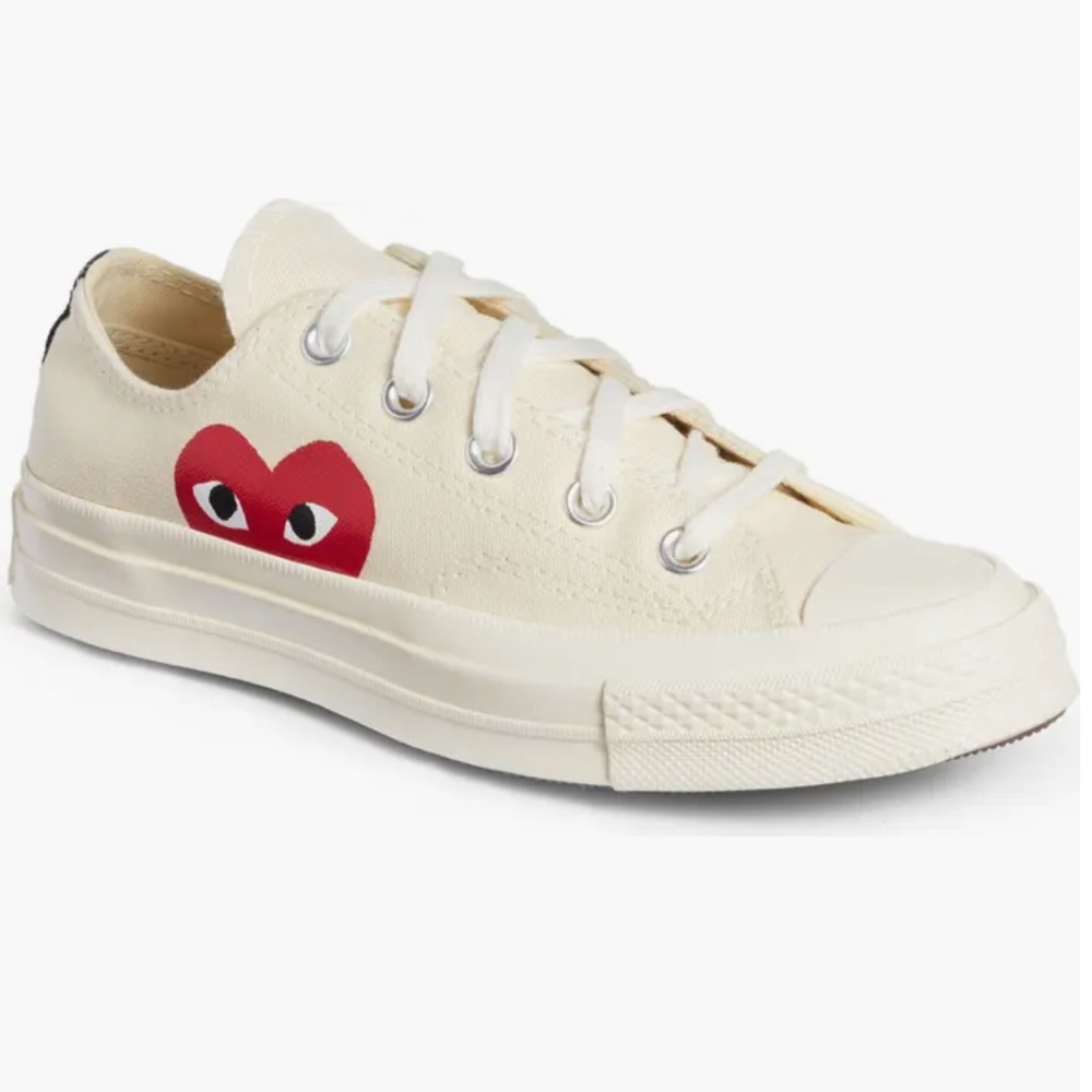 Comme des Garçons PLAY x Converse Low Top Sneaker | NEGOTIABLE PRICE